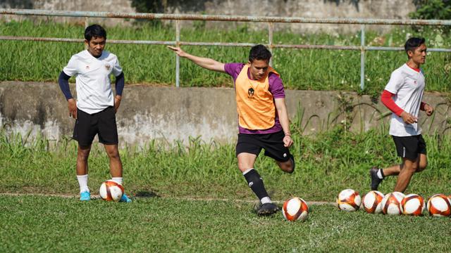 Timnas Indonesia U-23 latihan di Vietnam. (PSSI).