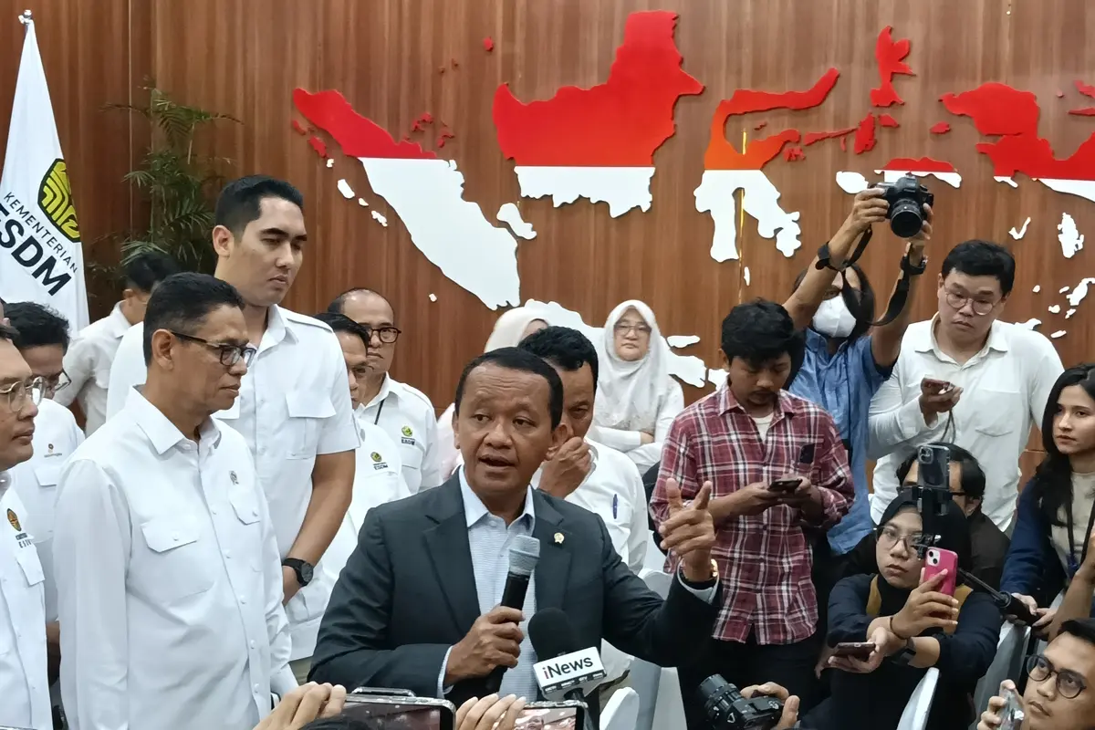 Menteri Energi dan Sumber Daya Mineral (ESDM) Bahlil Lahadalia di Kantor Kementerian ESDM, Jakarta, Senin (20/4/2026). (Liputan6.com/Maul)