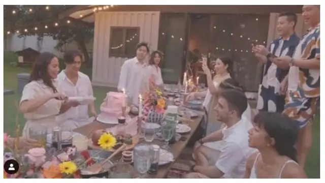 7 Potret Pesta Pernikahan Tara Basro dan Daniel Adnan, Bak Film Midsommar