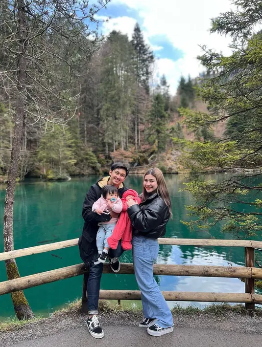 Hal itu  diungkapkan dalam keterangan fotonya. "Harusnya melting yaaa kalo diliatin suamik, tapi kok kl aku merinding ya?," tulis felicyangelista_ dalam unggahan 7 Mei. [Instagram/felicyangelista_]