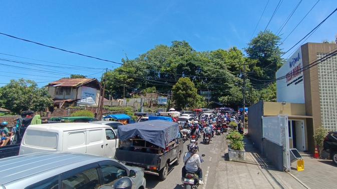 Macet Horor Menuju Palabuhanratu, Cerita Pemudik Habiskan 7 Jam di Jalan