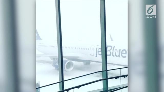 Badai topan melanda New York, akibatnya ribuan penerbangan dibatalkan