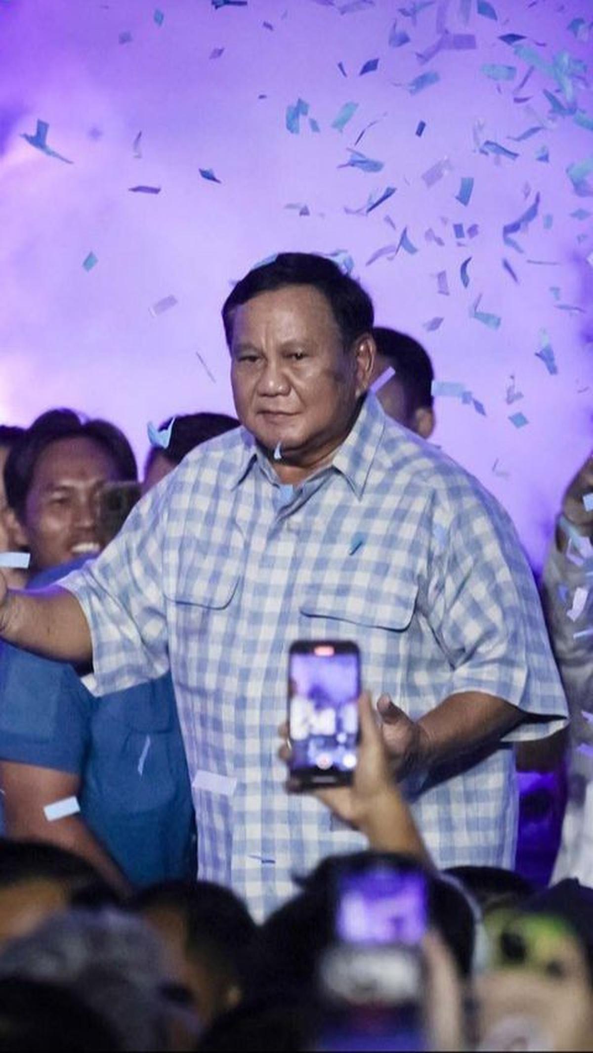 "Saya juga ingin menyampaikan terima kasih kepada anak-anak muda yang merupakan tim pendukung saya, yang merupakan tim inti kunci pendukung saya," kata Prabowo.