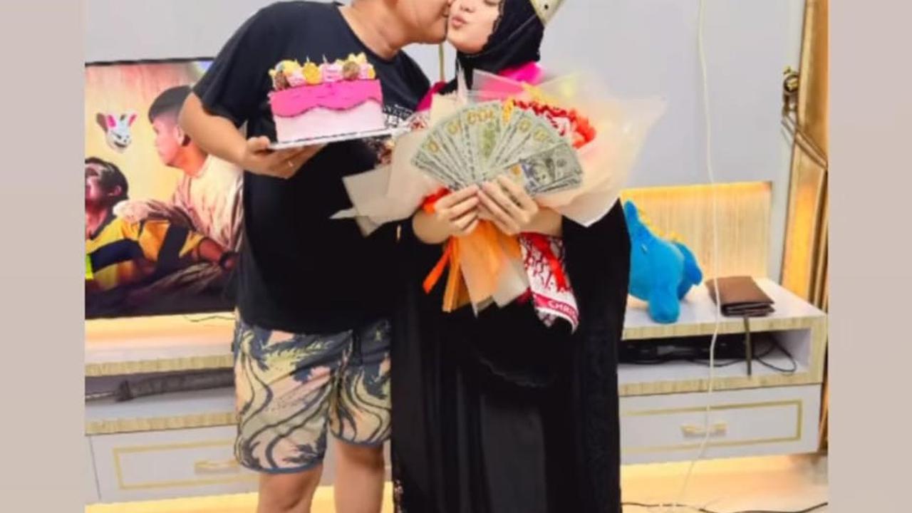 Putri Isnari Dapat Hadiah Uang Tunai Ratusan Dolar di Momen Ulang Tahun