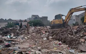 Warga Jakarta Dilarang Bakar Sampah Sembarangan