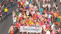 Para aktivis perempuan Indonesia yang tergabung dalam Pertiwi Indonesia dan Perempuan Berkebaya Indonesia mendorong agar kebaya dinobatkan UNESCO sebagai warisan budaya tak benda asal Indonesia. Mereka menyampaikan gagasannya melalui aksi jalan santai bertajuk CFD Berkebaya sepanjang Jalan Sudirman, Jakarta, Minggu (19/6/2022) (Istimewa)