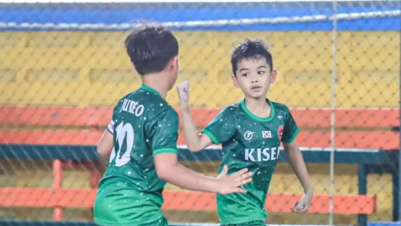 Meski masih kecil, Judeo sudah menunjukkan bakat yang menjanjikan dalam dunia sepak bola. Banyak yang mendoakan agar dia bisa menjadi bintang timnas Indonesia di masa depan.<br>