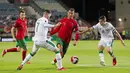 Cristiano Ronaldo menjadi pahlawan dengan memborong dua gol kemenangan Portugal yang ia ciptakan di akhir babak kedua. (Foto: AP/Armando Franca)