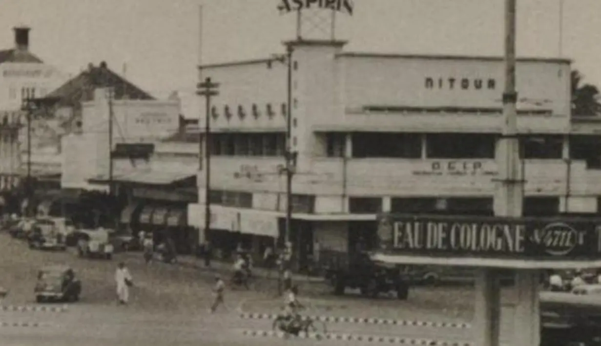 Setelah era kemerdekaan atau sekitar 1950-an, pasar ini juga menjadi tempat tongkrongan favorit para seniman, sebelum mereka akhirnya 'bergeser' ke Taman Ismail Marzuki (TIM), Cikini, yang didirikan pada 1968. (santijehannanda.com)