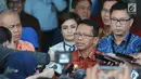 Direktur Pelayanan Tahanan dan Pengelolaan Benda Sitaan dan Barang Rampasan Negara Kemenkumham, Heni Yuwono didampinggi pegawai KPK memberikan keterangan usai melakukan kunjungan ke rutan KPK di Gedung KPK, Jakarta, Kamis (20/6/2019). (merdeka.com/Dwi Narwoko)