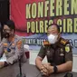 Kapolres Cirebon Kota AKBP M Fahri Siregar dan Kepala Kajari Kabupaten Cirebon Hutamrin memberi keterangan pers terkait pencabutan status tersangka Nurhayati. Foto (Liputan6.com / Panji Prayitno)