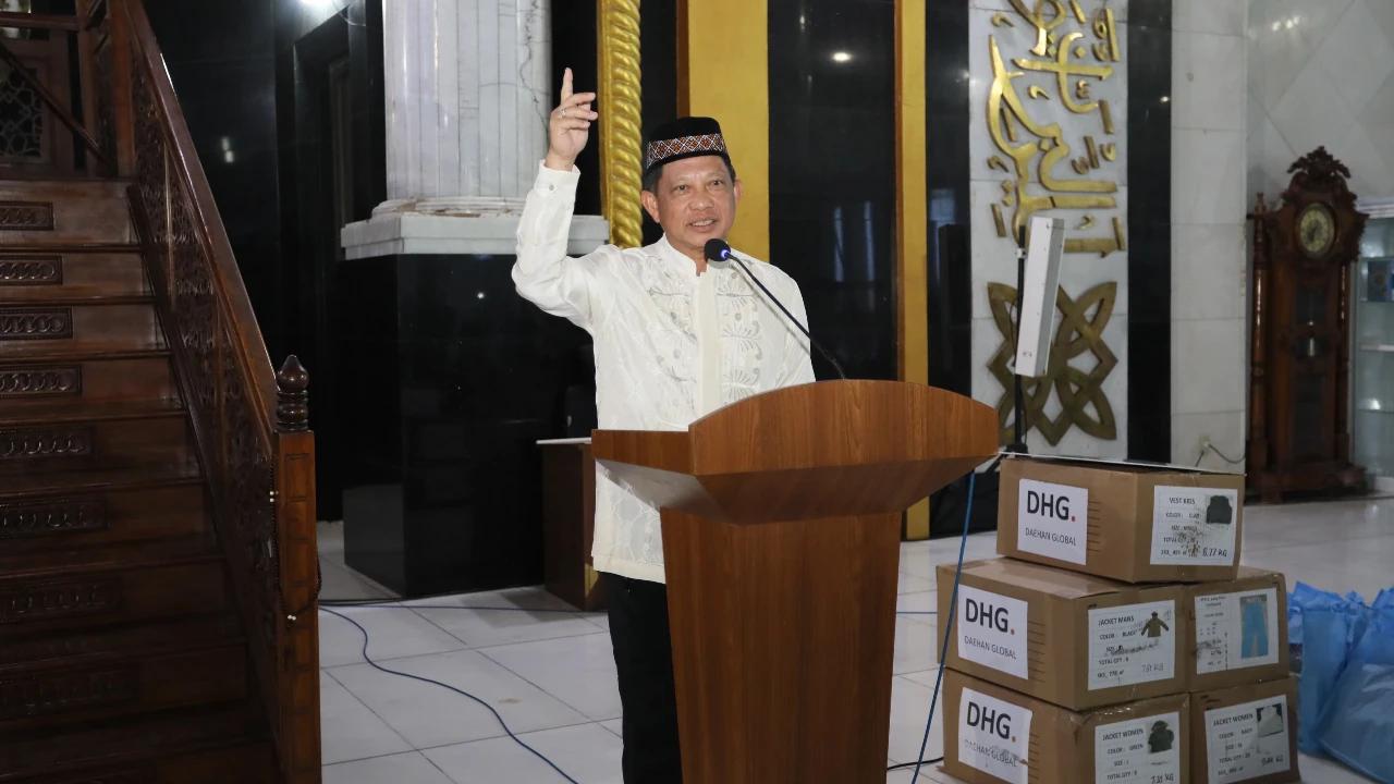Kasatgas Tito Tarawih Bersama Warga, Siap Dukung Penyelesaian Masjid Agung Islamic Centre Lhokseumawe