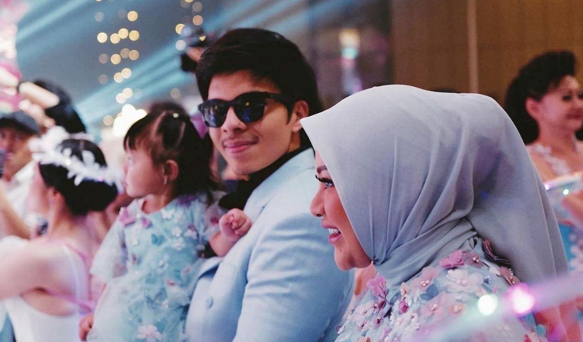 Penampilan Ameena di momen ulang tahun sang nenek langsung mencuri perhatian. Potretnya cute banget.<br>