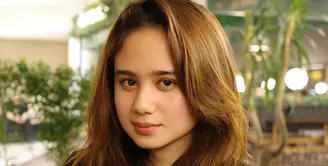 Namun, baru-baru ini Tissa Biani mencuri perhatian dengan penampilannya tanpa riasan. [@tissabiani].