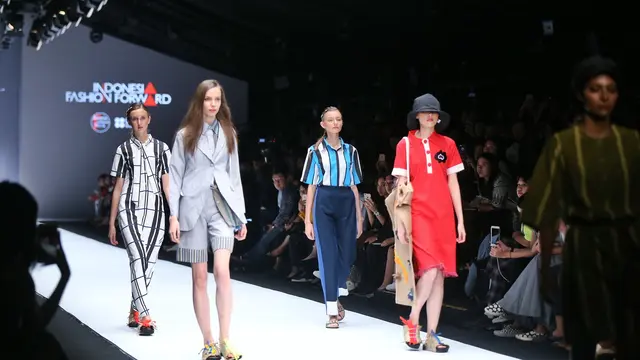 Koleksi khas musim panas meriahkan panggung Jakarta Fashion Week 2019