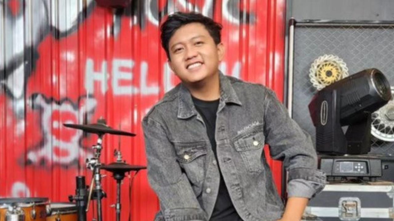 Penuh Haru, Momen Kenangan di Balik Video Denny Caknan yang Sedang Berulang Tahun ke-31
