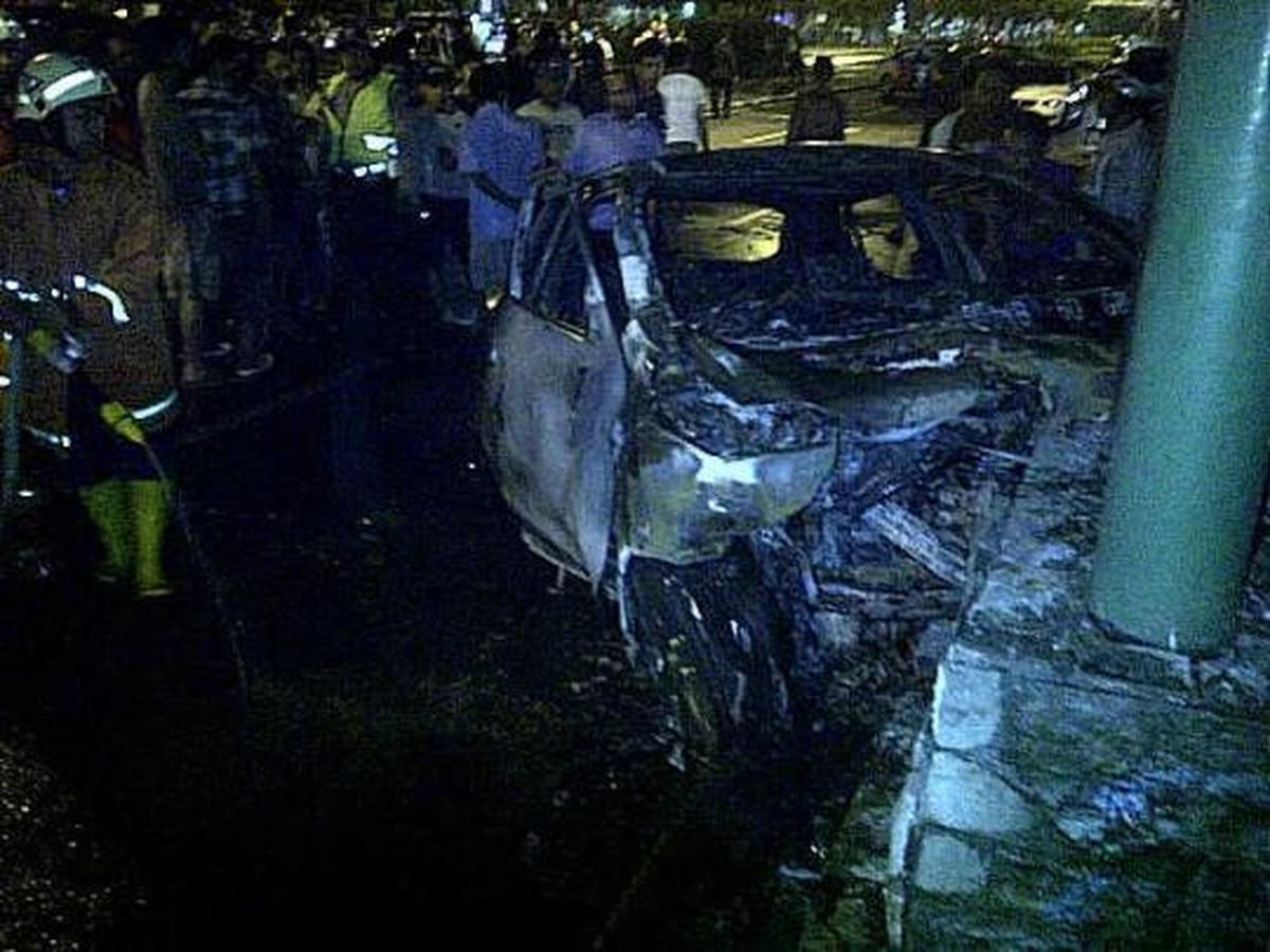 Bangkai mobil Nissan Juke yang terbakar
