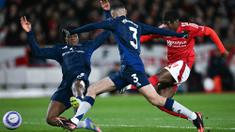 Pemain Nottingham Forest, Anthony Elanga, mencetak gol ke gawang Manchester United pada lanjutan Liga Inggris di The City Ground pada Selasa (1/4/2025). (AFP/PaulEllis)