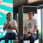 Co-CEO Gojek Indonesia Andre Soelistyo (kiri) dan Kevin Aluwi (kanan) menyampaikan strategi Gojek di masa depan di Jakarta, Sabtu (2/11/2019). (Liputan6.com/ Agustin Setyo W)