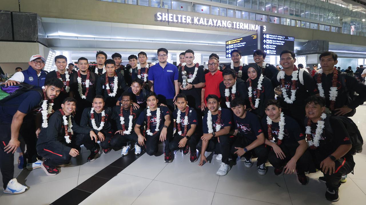 FOTO: Juara Piala AFF 2024, Timnas Futsal Indonesia Disambut Bak Pahlawan Saat Tiba di Tanah Air