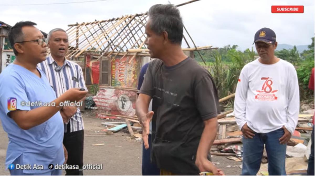 relawan bantu rumah kumuh