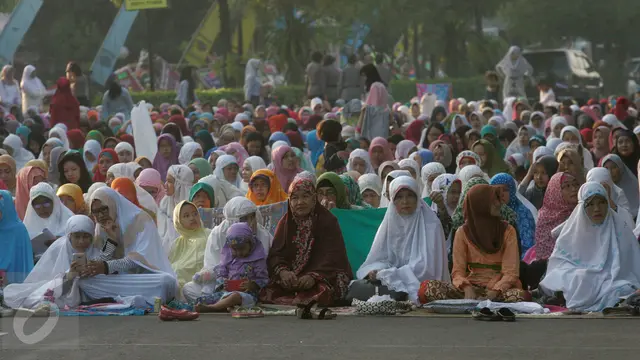 20160706-Depan Lokasi Bom Bunuh Diri di Solo Tetap Dijadikan Tempat Salat Id-Solo
