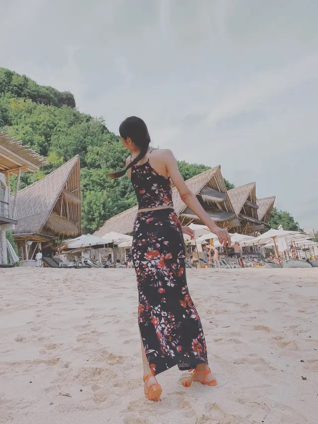 Tampil Langsing, Ini 6 Gaya Mikha Tambayong Liburan ke Bali