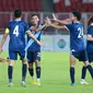 Para pemain Guatemala merayakan kemenangan atas Timnas Indonesia U-20 pada laga mini turnamen di Stadion Utama Gelora Bung Karno (SUGBK), Senayan, Jakarta, Selasa (21/2/2023). Indonesia takluk 0-1 dari Guatemala. (Bola.com/M Iqbal Ichsan)