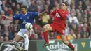 Antonio Nunez. Eks sayap kanan Spanyol berusia 43 tahun yang telah pensiun pada Juli 2018 bersama Recreativo Huelva ini tercatat pernah semusim berseragam Liverpool pada 2004/2005. Ia langsung mengenakan jersey bernomor punggung 18 warisan dari John Arne Riise. Bersama Liverpool ia total bermain dalam 27 laga di semua ajang dengan torehan 1 gol dan 1 assist. (AFP/Paul Barker)