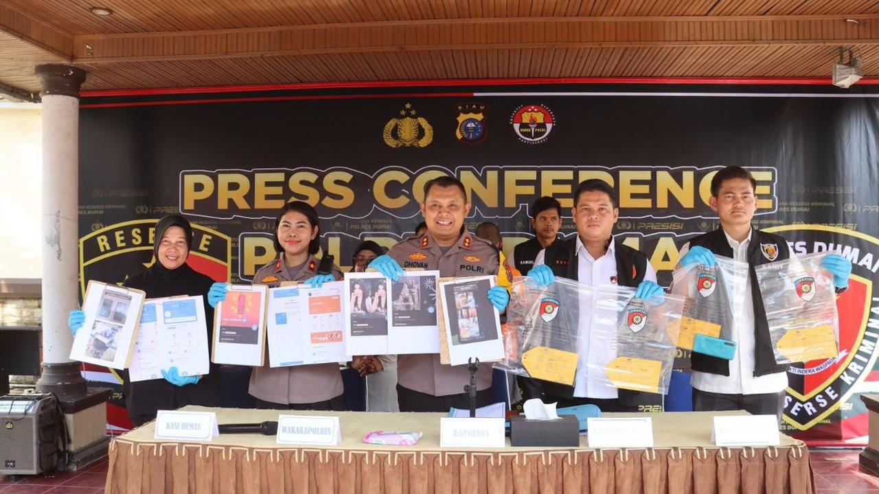Satu unit  HPdigunakan sebagai data base file video porno. <br>