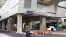 Suasana di sekitar Stasiun MRT ASEAN di Jakarta, Kamis (4/4). Pemprov DKI Jakarta menargetkan pembangunan skybridge yang menghubungkan Stasiun MRT ASEAN dengan halte transjakarta CSW di koridor 13 rampung pada Oktober 2019. (Liputan6.com/Immanuel Antonius)