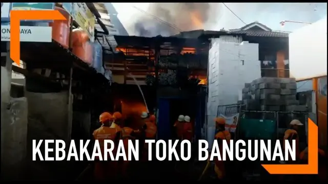 Diduga akibat lalai mematikan kompor saat meninggalkan rumah sebuah bengkel mobil dan toko material bangunan terbakar di kawasan Cilandak