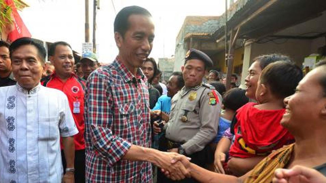 Kemeja kotak-kotak ala Jokowi laris manis di Bandung