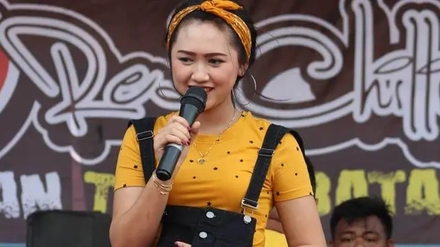 6 Foto Jadul Happy Asmara di Awal Karier Orkes Dangdut, Tampil Makeup Tebal
