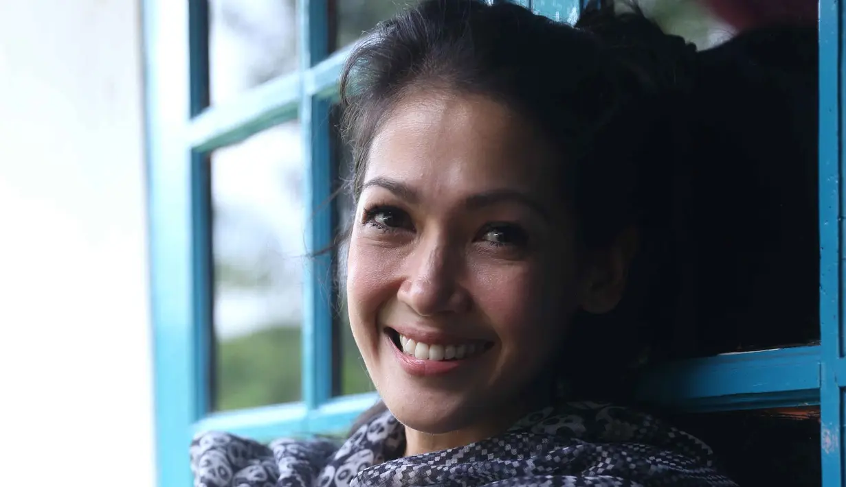 "Skip Challenge itu bodoh aja sih. Mereka seharusnya bisa mengerti itu permainan enggak baik, enggak mendidik juga," jelas Mieke Amalia di kawasan Cibubur, Jakarta Timur, Senin (13/3/2017). (Nurwahyunan/Bintang.com)