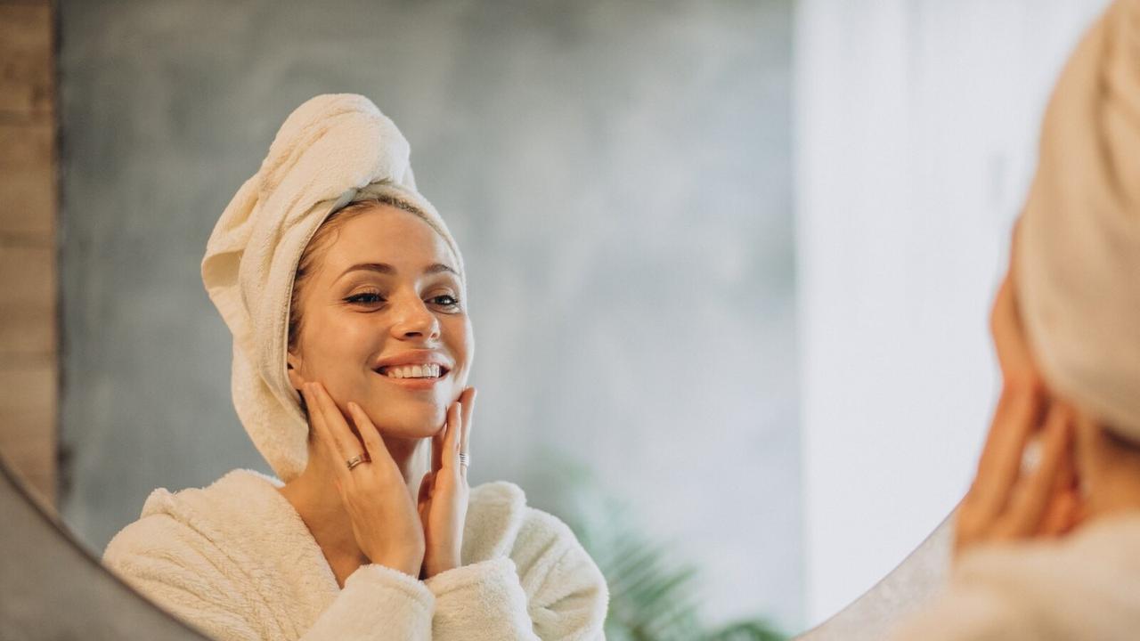 Rekomendasi Skincare Terbaik untuk Kulit Usia 40-an yang Sehat dan Cerah