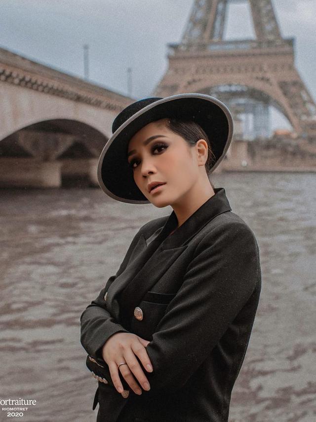 6 Pemotretan Raffi Ahmad dan Nagita Slavina di Paris, Elegan