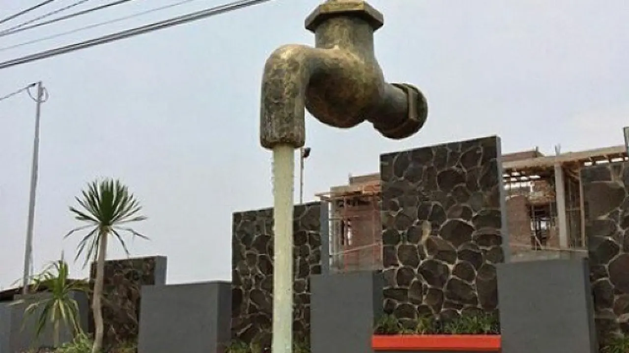Ajaib, Kran Raksasa di Kabupaten Pati Ini Bisa Melayang!