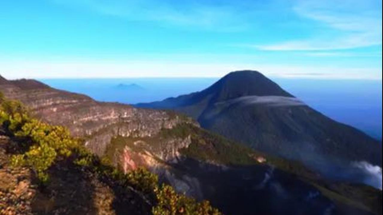 <b>11. Gunung Gede Pangrango</b><br>