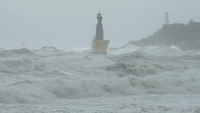 Topan Khanun Membasahi Korea Selatan