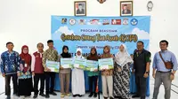 Lima pelajar di Balikpapan Timur menerima beasiswa program GOTA yang digagas PT PAMA.