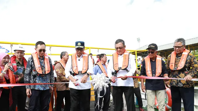 Menteri ESDM Arifin Tasrif dan Menteri Perhubungan Budi Karya Sumadi meresmikan operasional Prototype Diesel Dual Fuel (DDF) Crewboat milik PT Pertamina Hulu Mahakam (PHM). (Dok Kementerian ESDM)