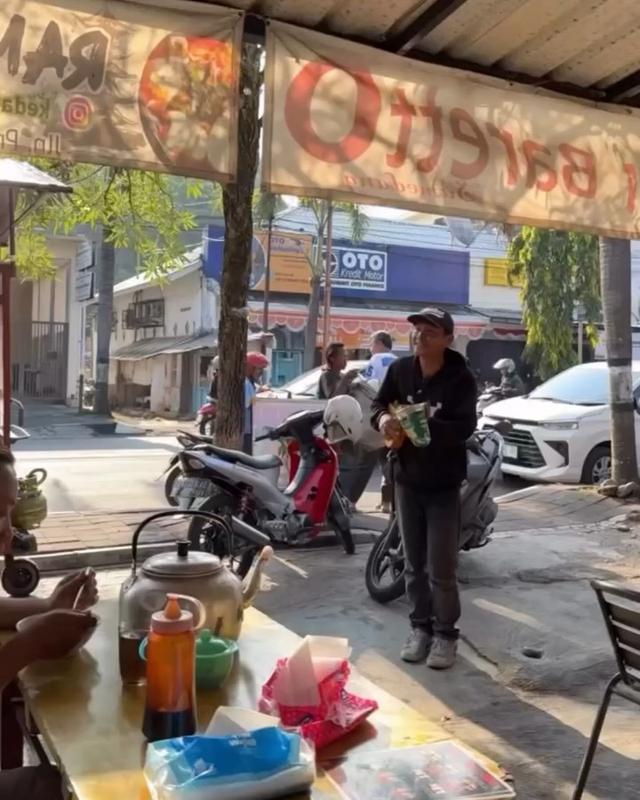 Suasana Warung Jalanan