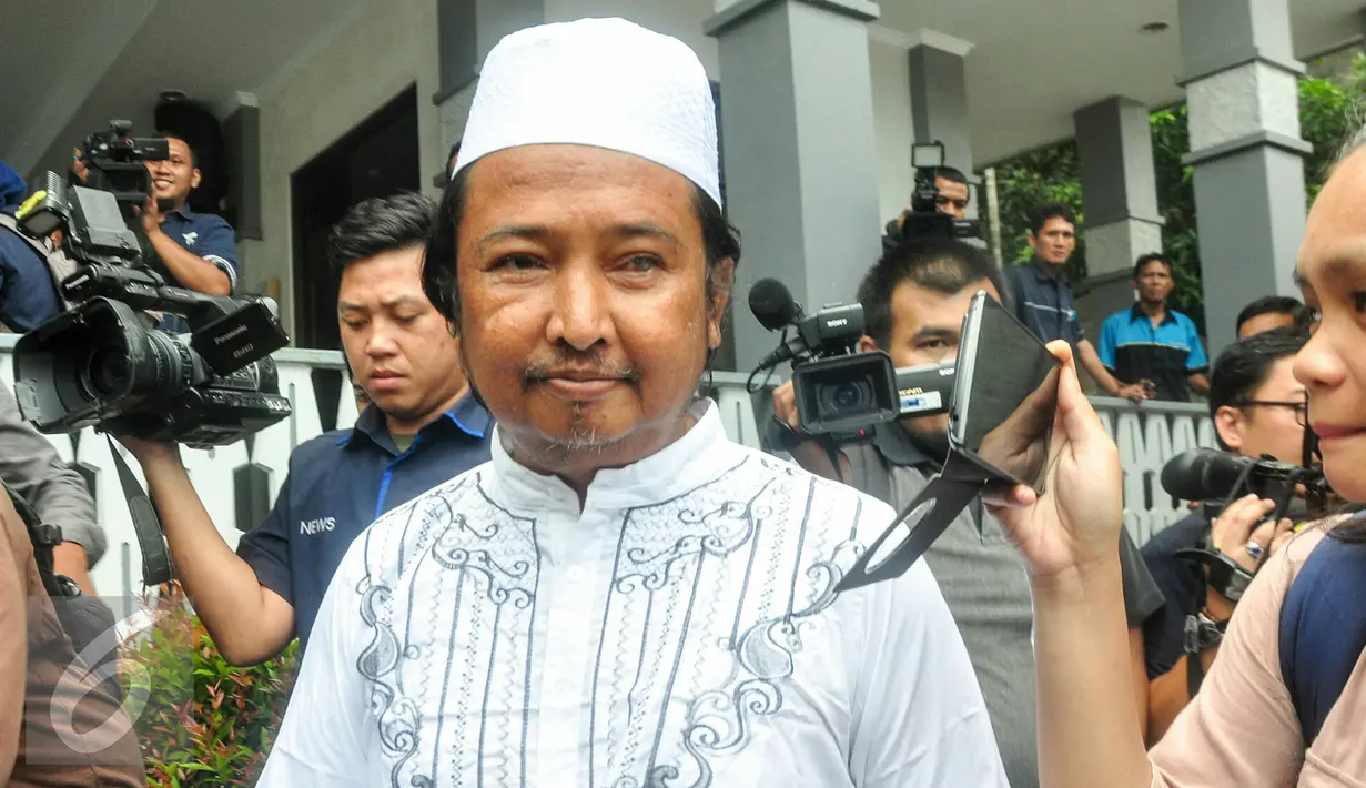 Ayah Marshanda, Irwan Yusuf saat berada di Panti Sosial Bina Insan Bangun Daya 2 Dinas Sosial, Cipayung, Jakarta Timur, Senin (28/3). Pertama kali ditemukan kondisi Irwan tampak lusuh kini kondisi Irwan sudah mulai membaik (Liputan6.com/Yoppy Renato)