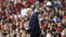 Pelatih Arsenal, Arsene Wenger, tampak kecewa usai anak asuhnya kalah dari Sevilla pada laga turnamen Piala Emirates yang berlangsung di Stadion Emirates, Minggu (30/7/2017). Arsenal takluk 1-2 dari Sevilla. (AP/John Walton)