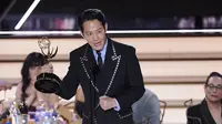 Lee Jung Jae menang dalam kategori Outstanding Lead Actor in Drama Series di Emmy Awards 2022. (AP Photo/Mark Terrill)