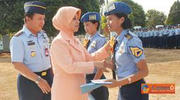 Dua siswi SMK Angkasa 1 Kalijati berprestasi peroleh penghargaan pada, Senin (12/9).