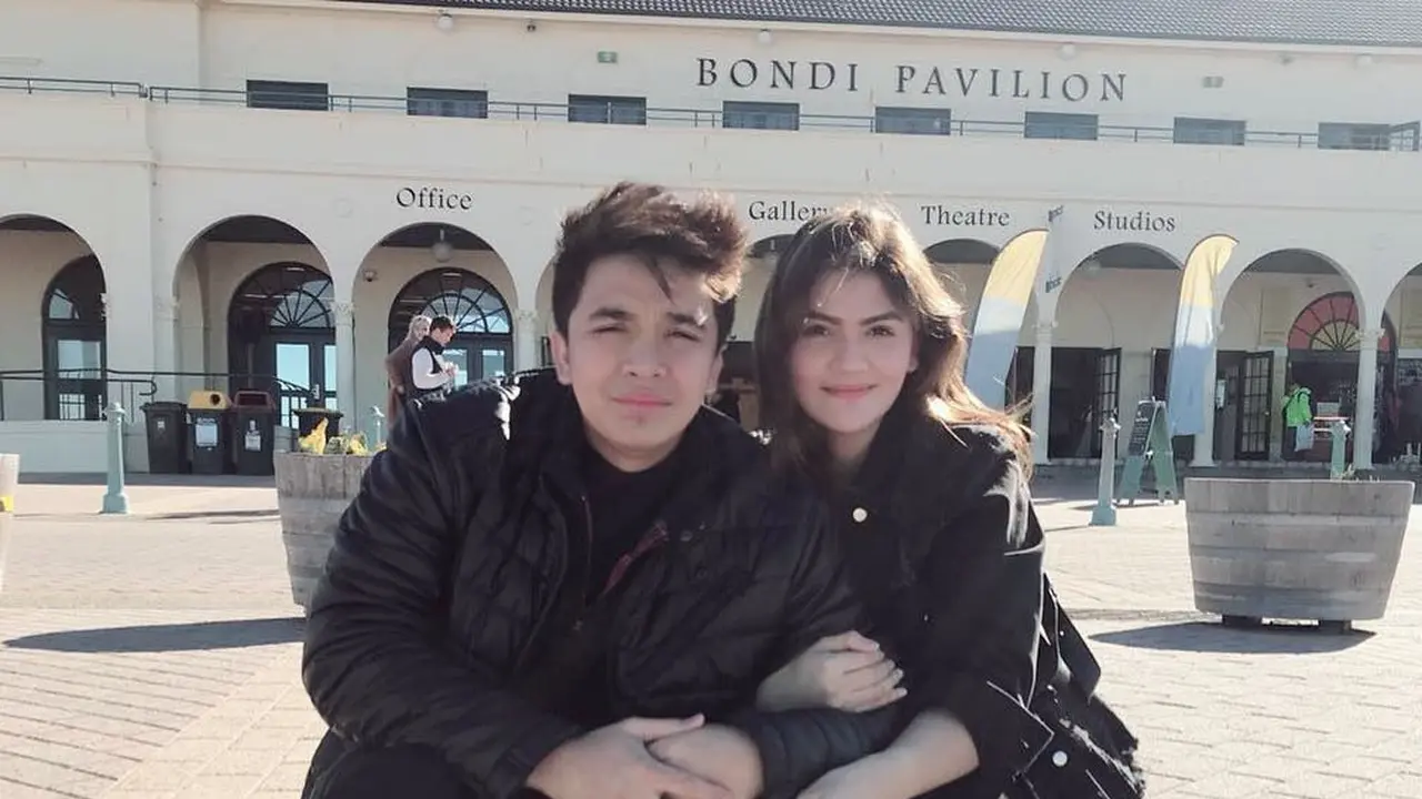 [Bintang] Billy Syahputra dan Hilda Vitra