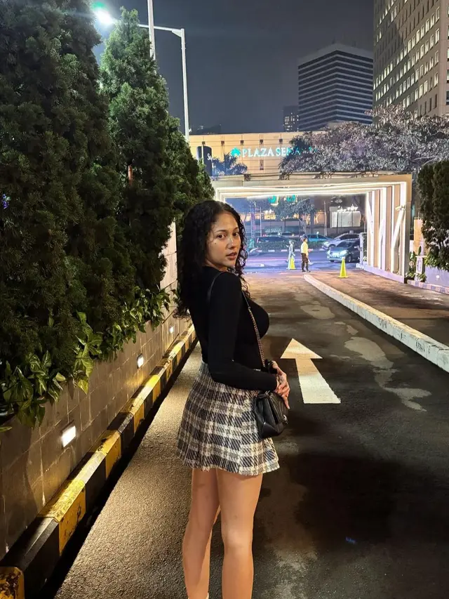 Strolling Look Versi Sitha Marino (Instagram/@sithamarino)