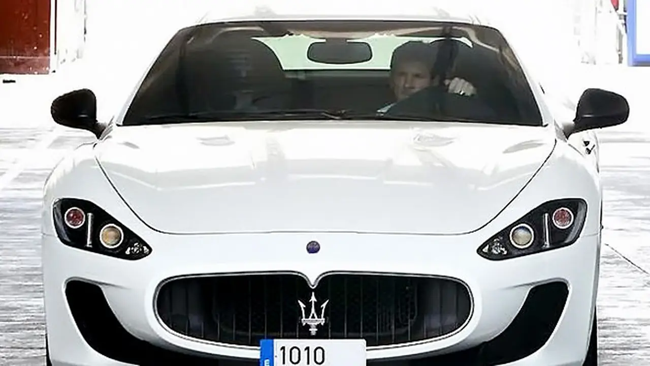 mobil-kesayangan-messi-140204c.jpg
